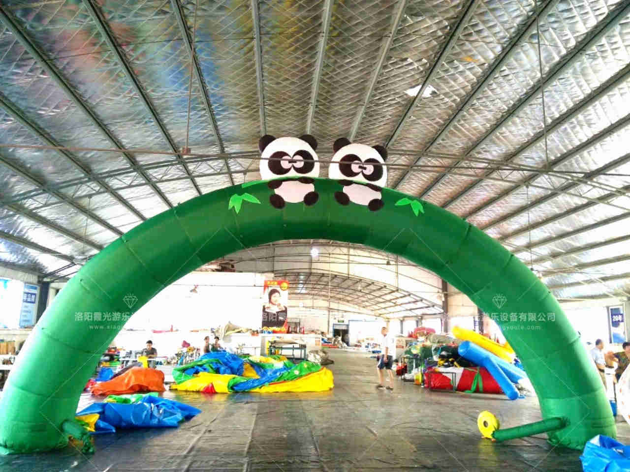 峰峰矿熊猫喷绘拱门